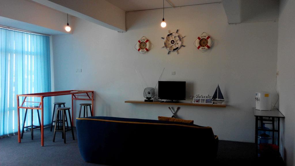 Roof Talk Theme Hostel Johor Bahru Ngoại thất bức ảnh