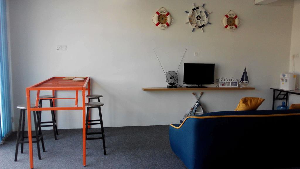 Roof Talk Theme Hostel Johor Bahru Phòng bức ảnh