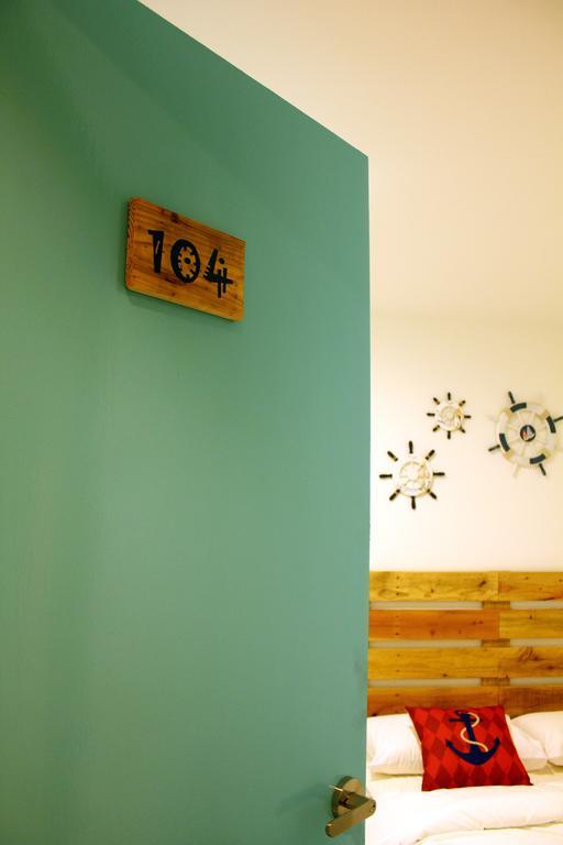 Roof Talk Theme Hostel Johor Bahru Ngoại thất bức ảnh