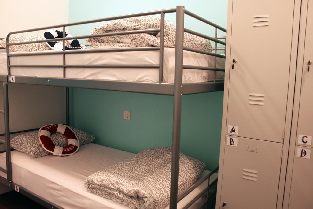 Roof Talk Theme Hostel Johor Bahru Phòng bức ảnh