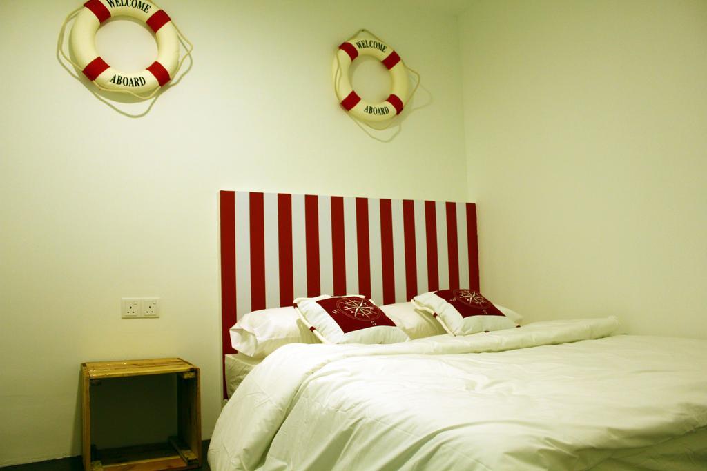 Roof Talk Theme Hostel Johor Bahru Phòng bức ảnh
