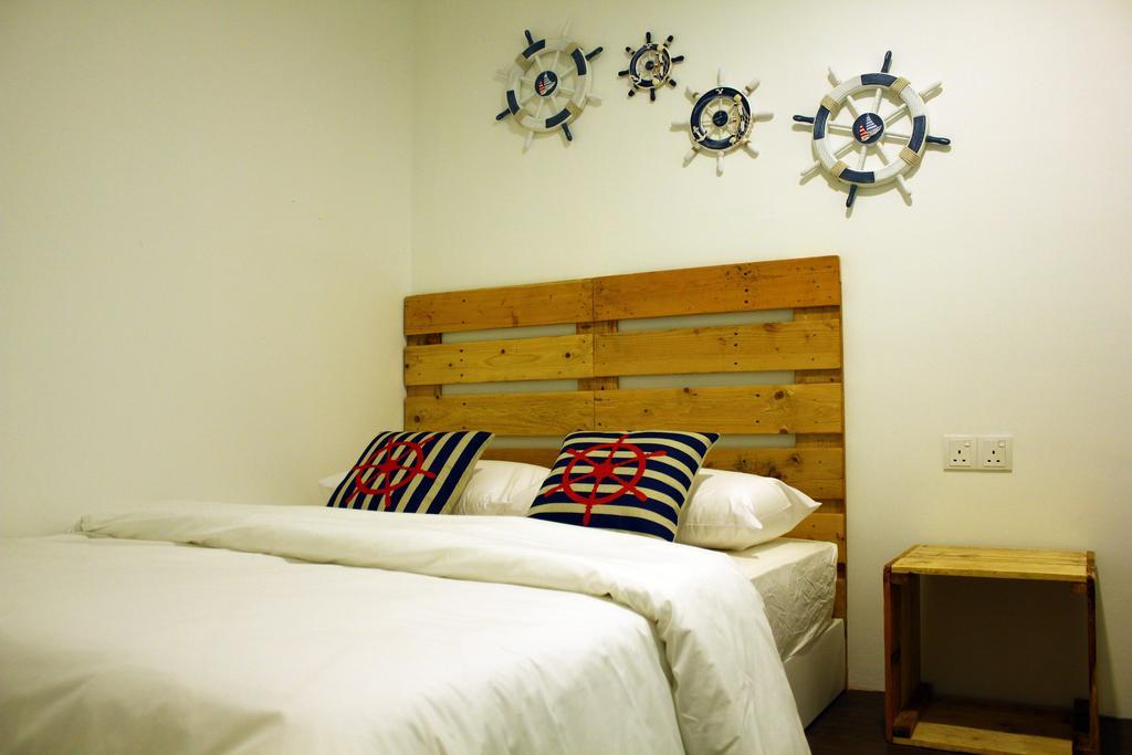 Roof Talk Theme Hostel Johor Bahru Phòng bức ảnh