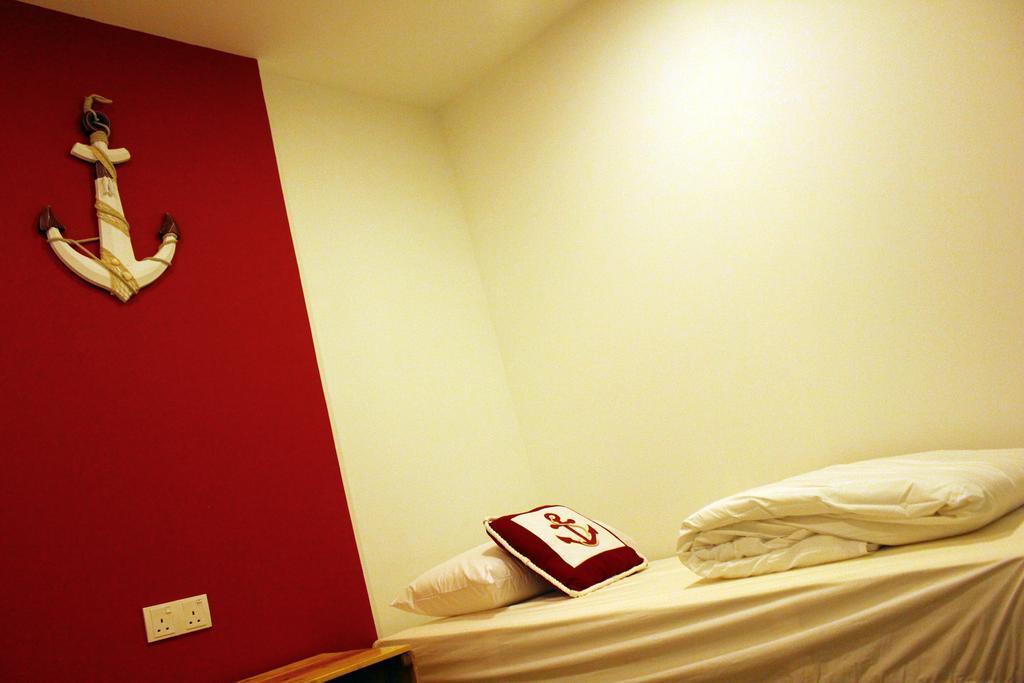 Roof Talk Theme Hostel Johor Bahru Ngoại thất bức ảnh
