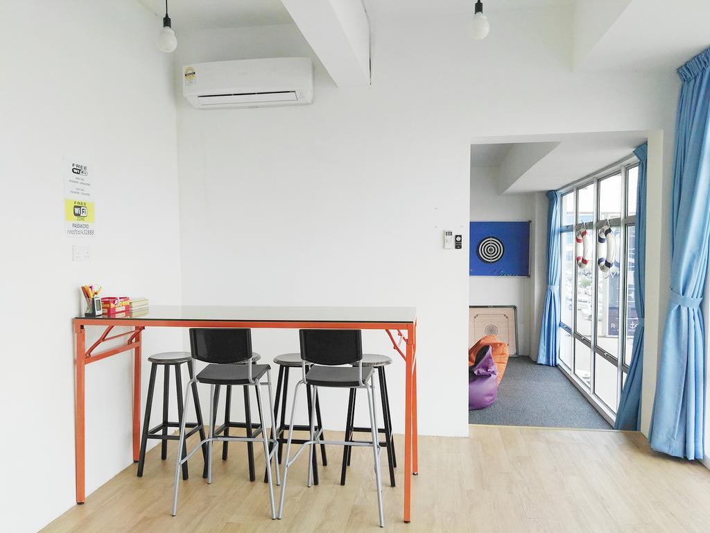 Roof Talk Theme Hostel Johor Bahru Ngoại thất bức ảnh