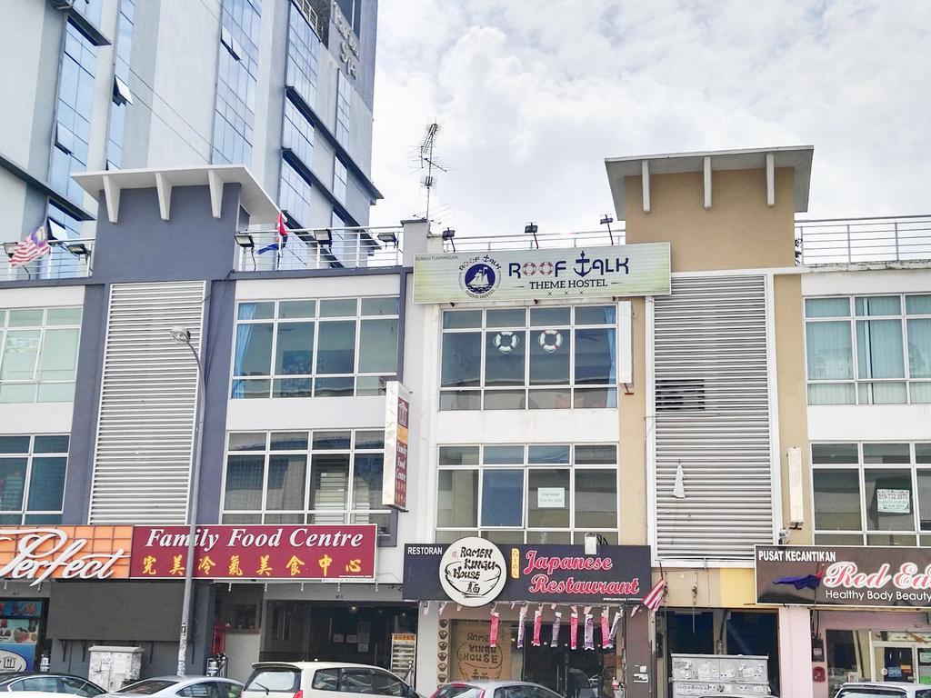 Roof Talk Theme Hostel Johor Bahru Ngoại thất bức ảnh