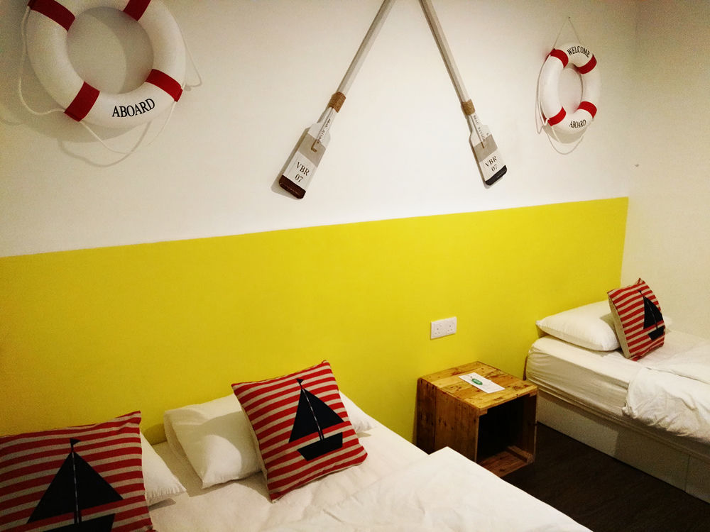 Roof Talk Theme Hostel Johor Bahru Ngoại thất bức ảnh